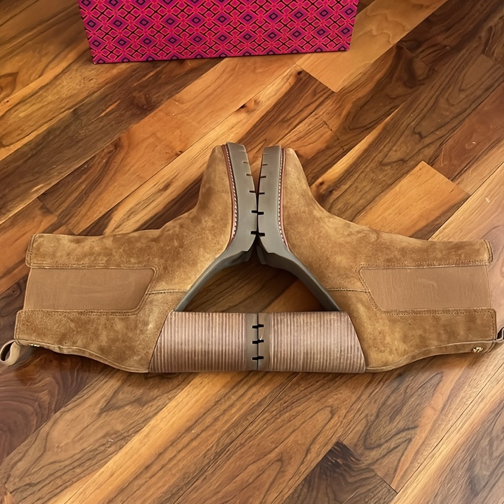 Tory Burch Lug Sole Chelsea Boot, NEW - Picture 8 of 17